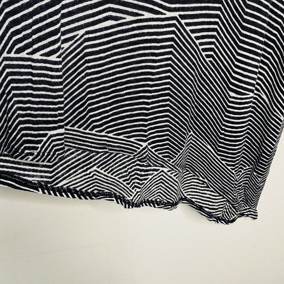 BCBG MaxAzria Sweater Women M Black White Striped Asymmetrical Hem - Picture 4 of 7